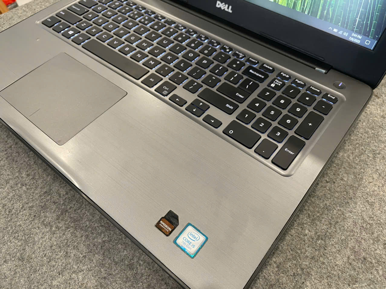 Laptop Dell Inspiron 5567 - 15.6" FHD / I5-7200U / Vga R7 M455 / 8G / 256GB