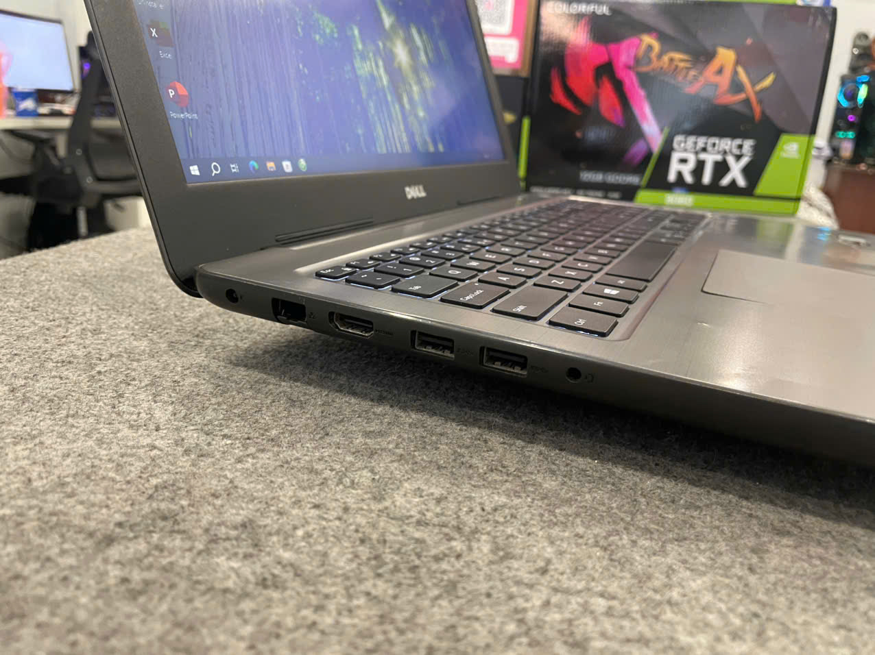 Laptop Dell Inspiron 5567 - 15.6" FHD / I5-7200U / Vga R7 M455 / 8G / 256GB