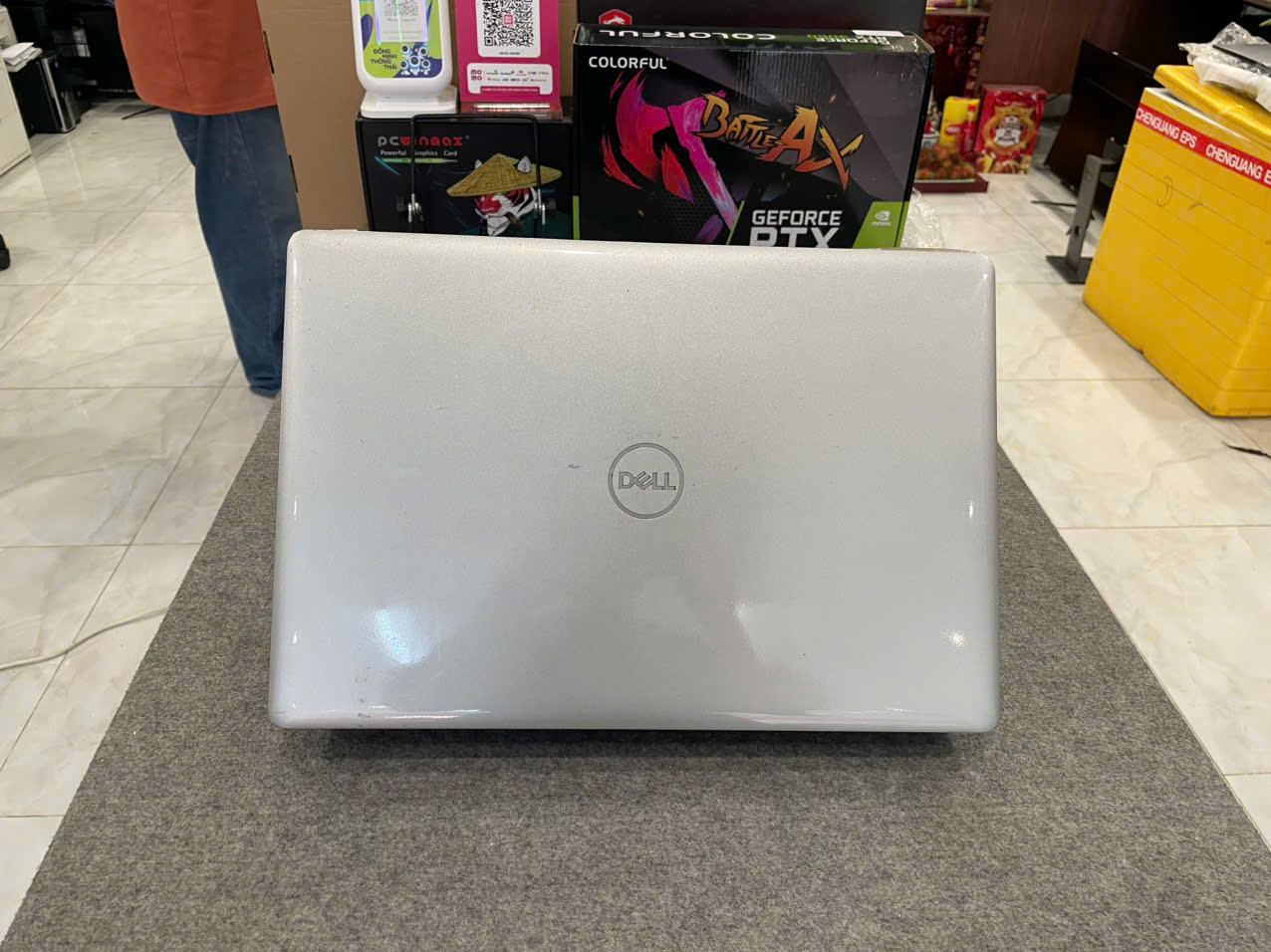 Laptop Dell Inspiron 3593 - 15.6" FHD / I5-1035G1 / MX 130 2G / 12G / 256GB