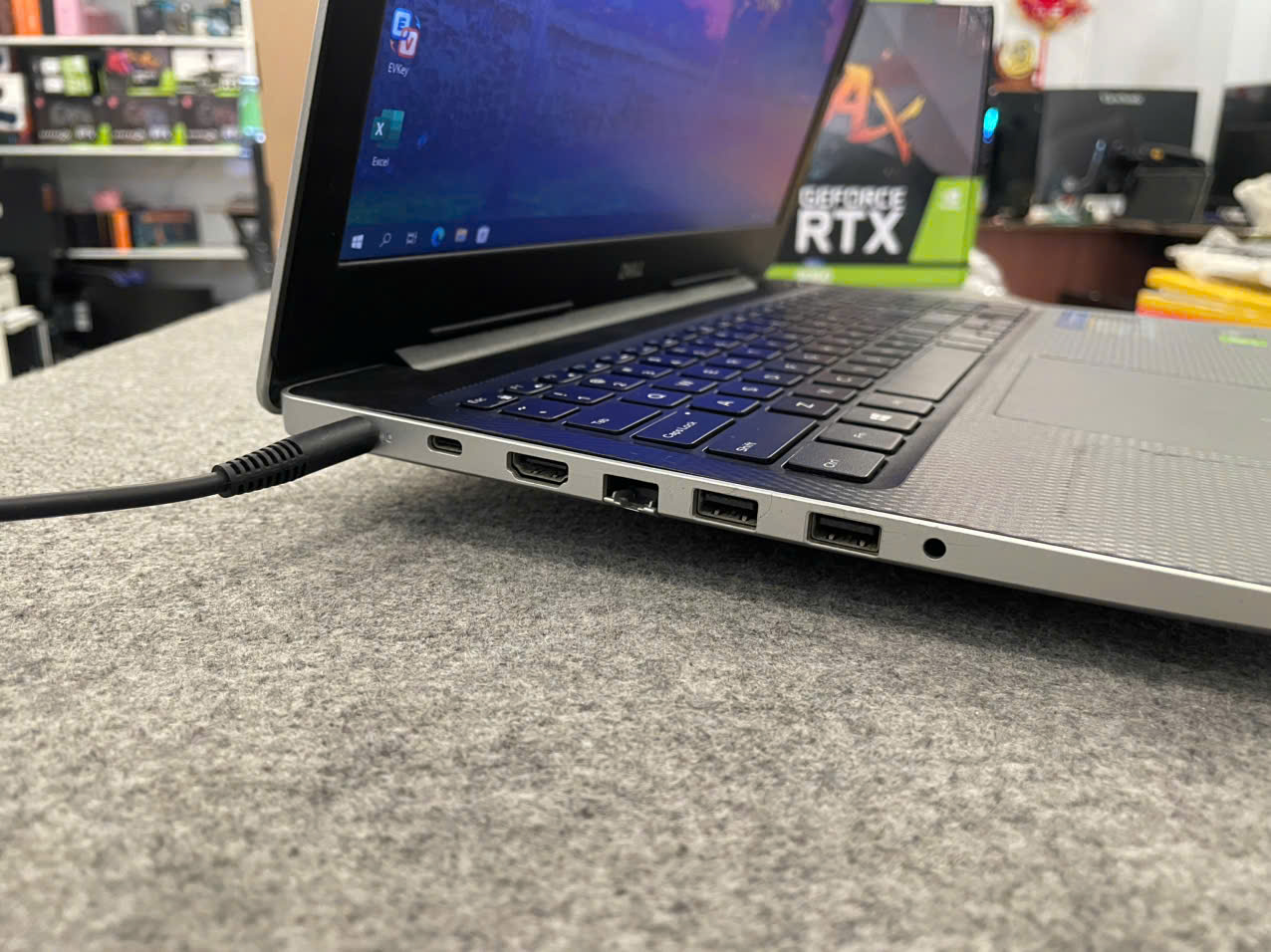 Laptop Dell Inspiron 3593 - 15.6" FHD / I5-1035G1 / MX 130 2G / 12G / 256GB