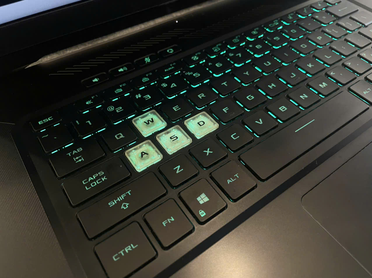 Laptop Gaming Asus TUF DASH - 15.6"FHD / IPS 144Hz / I7-11370H / RTX 3050 / 16G / 512GB (2nd)