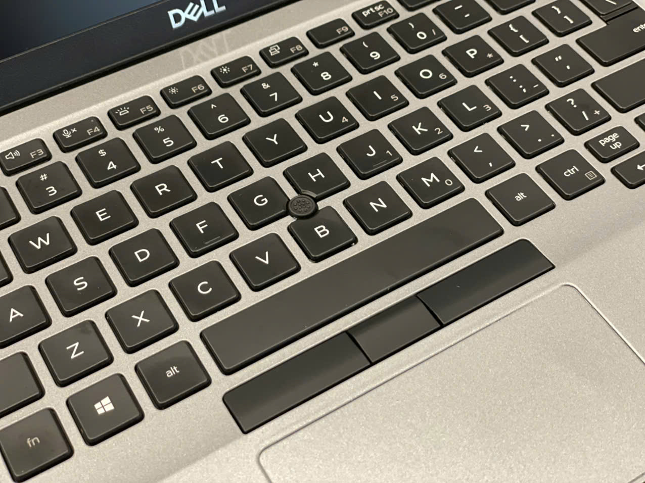 Laptop Dell Latitude 5410 - 14" FHD / i5-10310U / 8GB / 256GB (US)