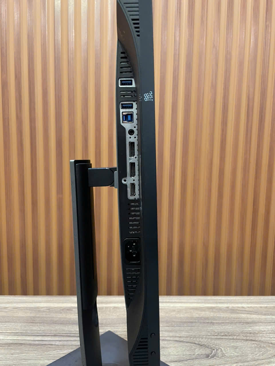 Màn hình chuyên đồ họa Dell U2419H - 24 Inch - FHD IPS / 60Hz / 5ms