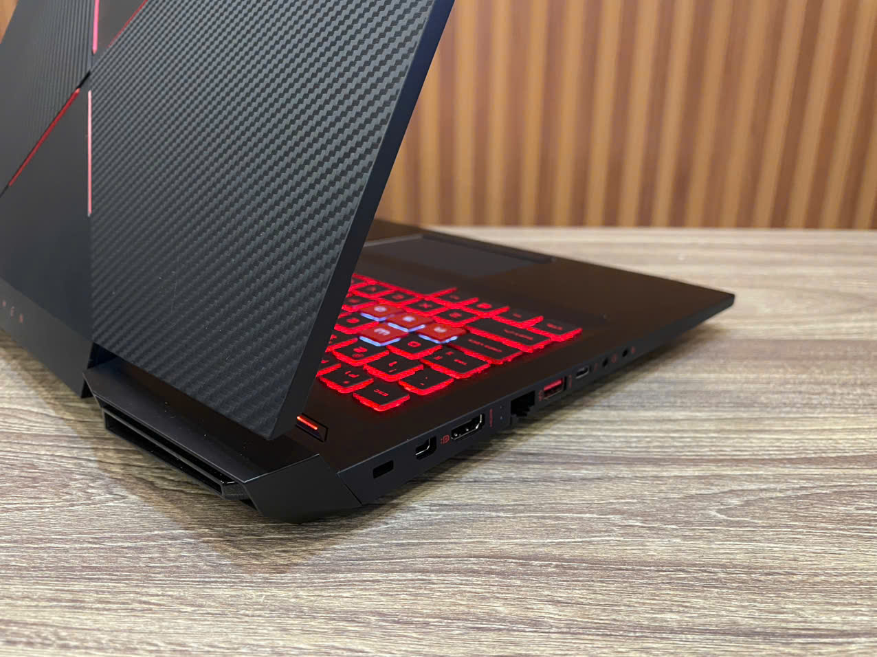 Laptop Gaming HP OMEN 15T - 15.6" IPS / i7-7700HQ / GTX 1060 Max-Q / 16GB / SSD 256G + HDD 2Tb (box 2nd)