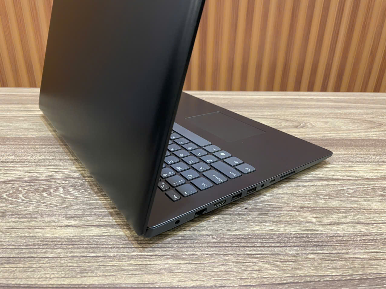 Laptop Lenovo Ideapad 81BG_ 15.6" FHD / i5-8250U / 8G / 120G