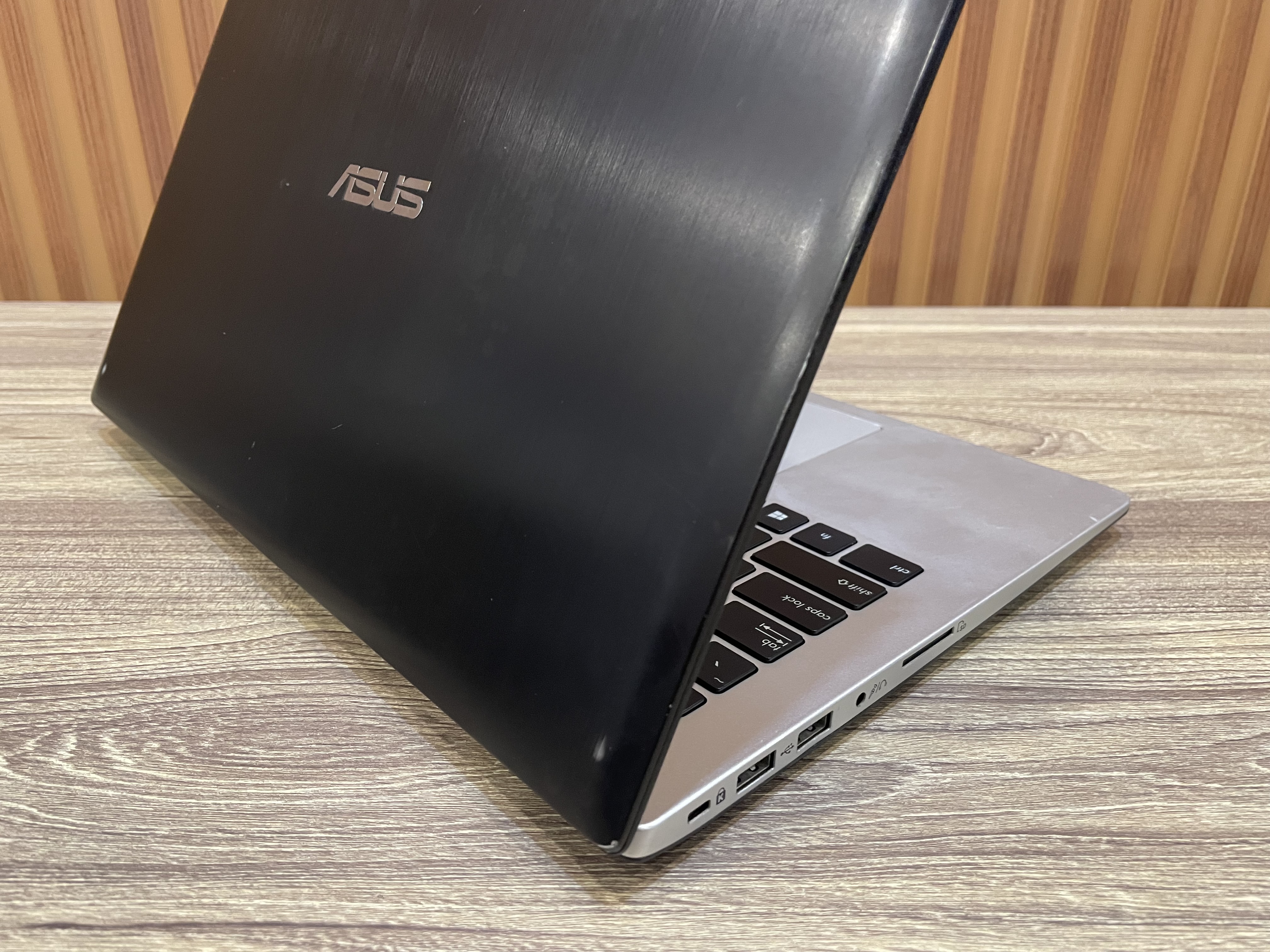 Laptop cảm ứng ASUS VivoBook S400CA – 14" HD / i3-3217U / 8GB / 120GB