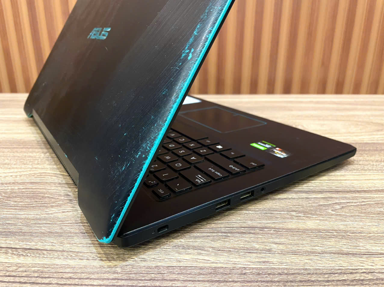 Laptop Gaming ASUS - 15.6" FHD / Ryzen 5 3500U / RTX 1050 4G / 16G / 256G