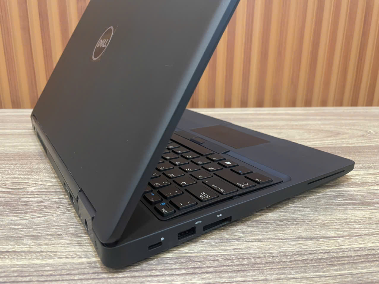 Laptop DELL Latitude 5591 - 15.6" FHD / i7-8850H / 16G / 120G / MX 130 (Tạm hết hàng)